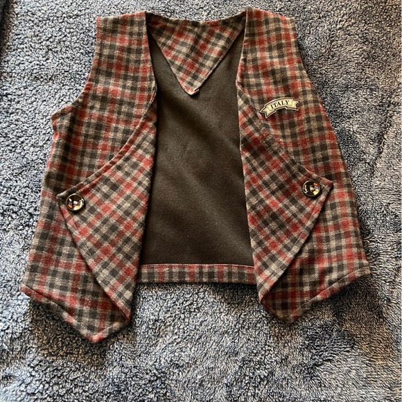 Checkered Vest & Shorts with grey t-shirt - Picture 4 of 4